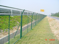 高速公路外探式护栏